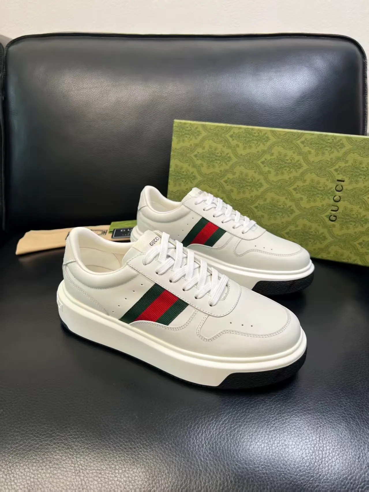 P460 new men's shoes GUCCI [Lightning] latest shoes are shipped. Original quality, fashionable, special materials, sheepskin lining, new packaging. The foot feels super comfortable and the workmanship is impeccable Code number: 38-45 No. 058